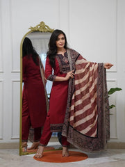 Women’s Elegant Maroon Kurta Pant Set with Printed Ethnic Dupatta