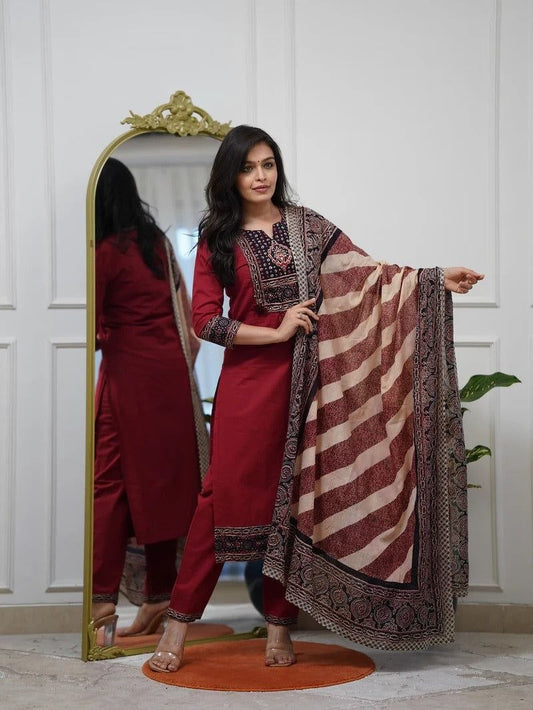 Women’s Elegant Maroon Kurta Pant Set with Printed Ethnic Dupatta
